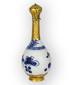Chinese porcelain perfume bottle set with Dutch engraved gold mounts carousel