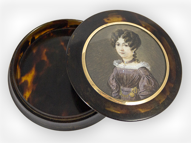 Tortoiseshell snuffbox with a portrait miniature