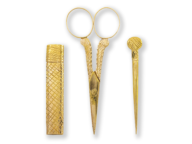 Balloon shaped chagrin sewing necessaire with 8-piece gilt metal items.