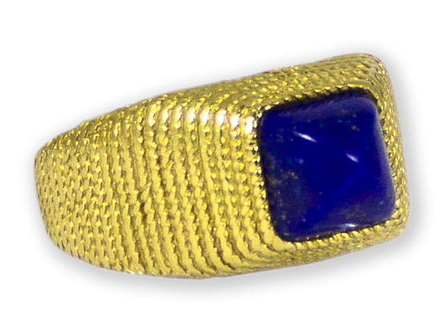 Antique-Etruscan-style-gold-ring-set-with-point-cut-lapis-lazuli